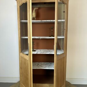 Armoire vitrée
