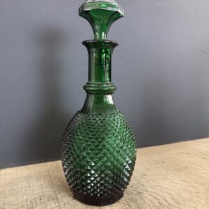 Carafe verte en verre